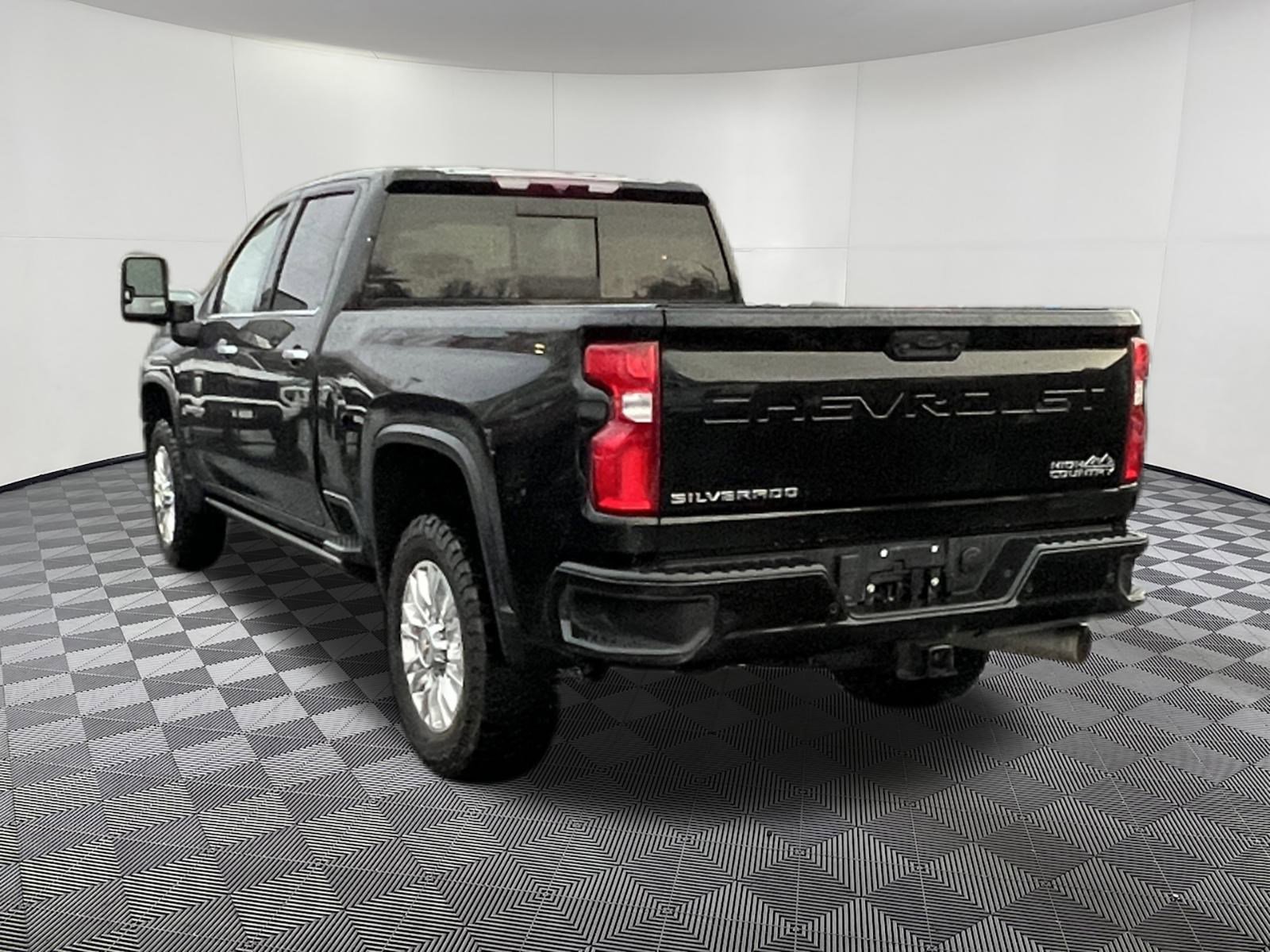 Used 2022 Chevrolet Silverado 3500 High Country w/ Safety Package II image 4