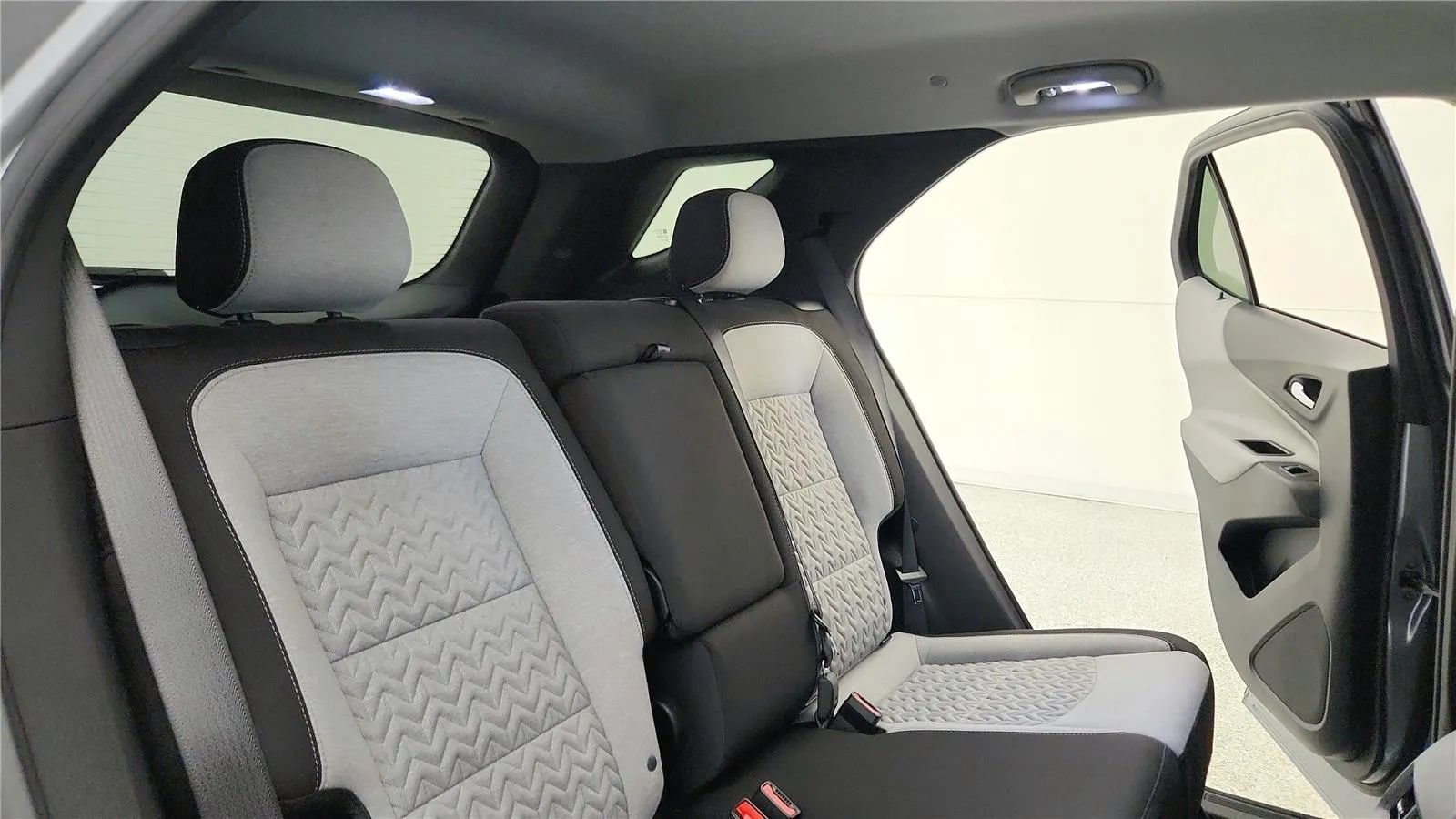 Used 2023 Chevrolet Equinox LS w/ LS Convenience Package FWD image 36