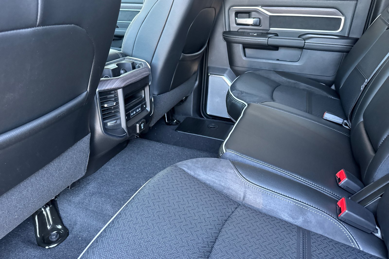New 2026 RAM 3500 Laramie AWD/4WD image 11