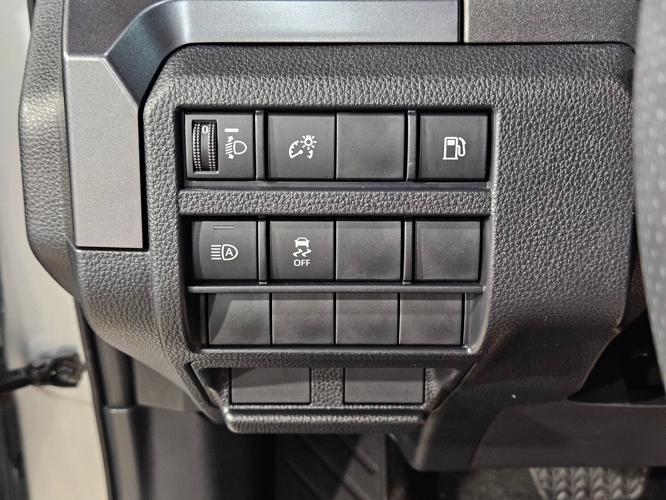Used 2025 Toyota 4Runner SR5 AWD/4WD image 25