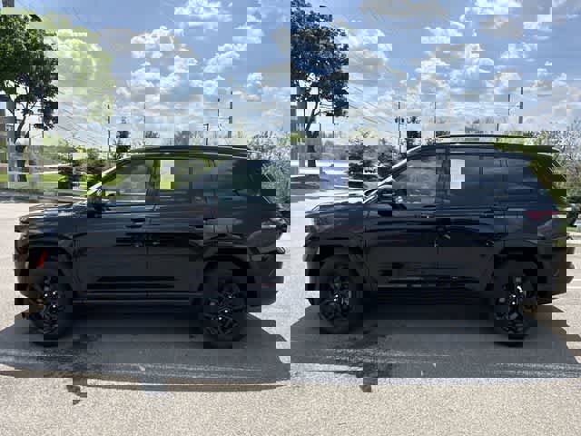 Used 2024 Jeep Grand Cherokee L Altitude AWD/4WD image 2