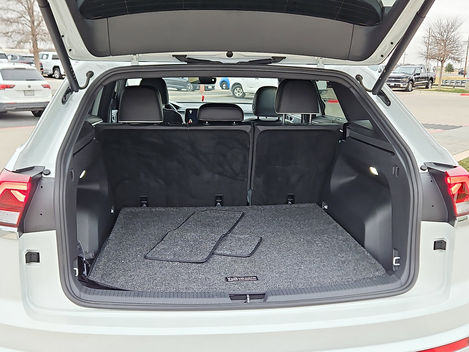 Used 2025 Volkswagen Atlas Cross Sport SEL Premium R-Line image 7