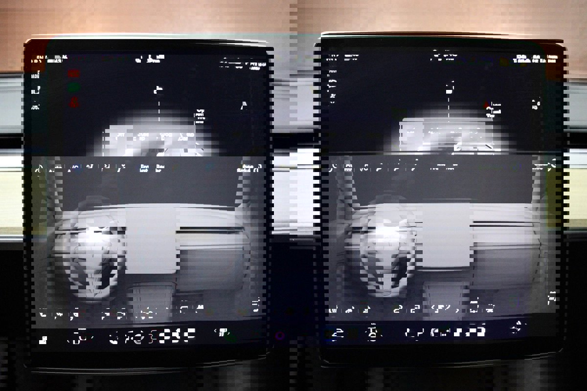 Used 2022 Tesla Model Y Long Range image 33