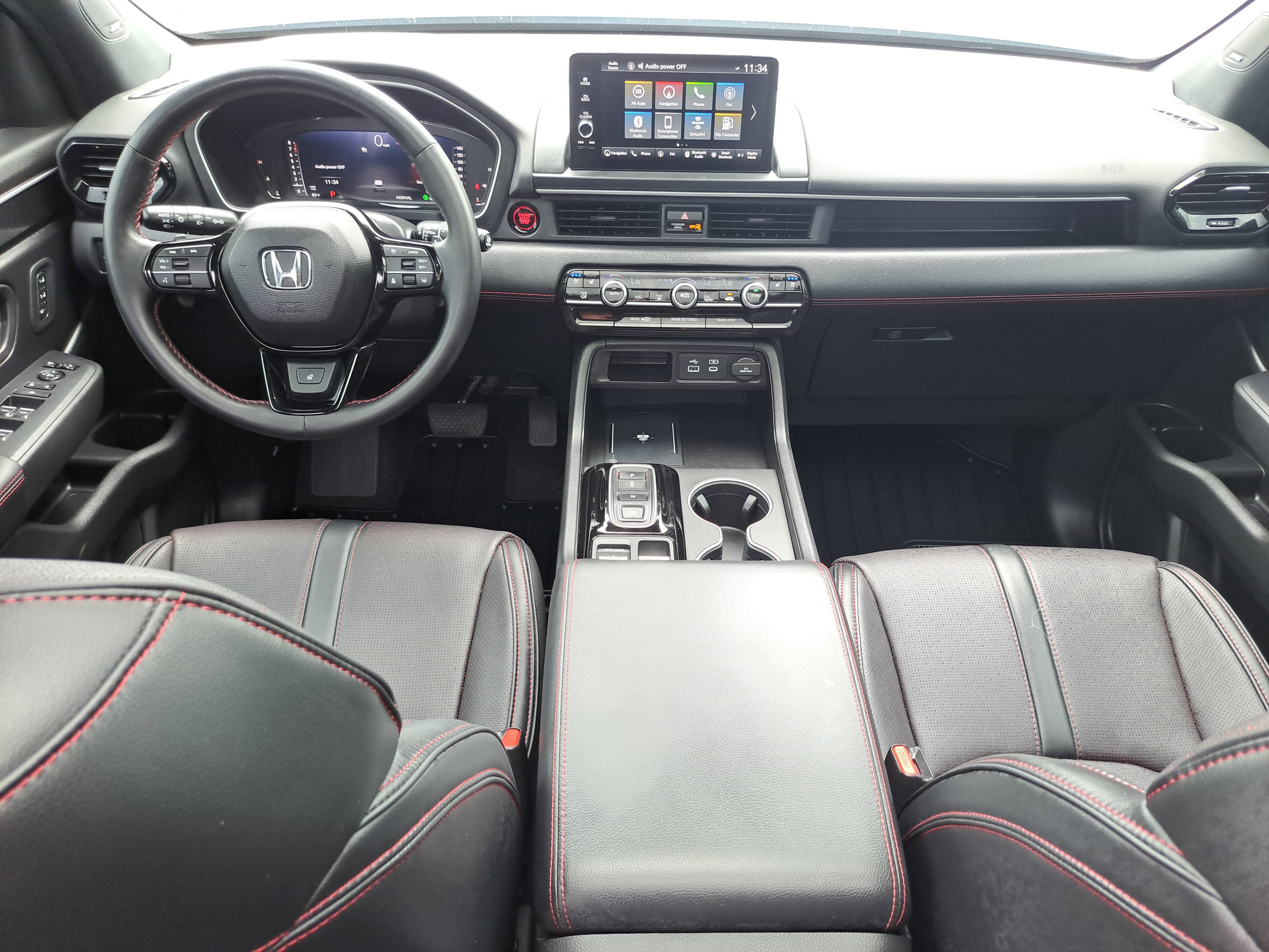 Used 2025 Honda Pilot Black Edition image 9