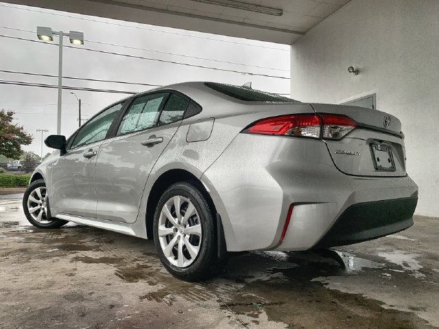 Used 2025 Toyota Corolla LE FWD image 6