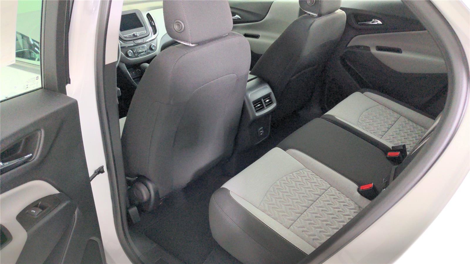 Used 2023 Chevrolet Equinox LS w/ Sport Edition AWD/4WD image 18