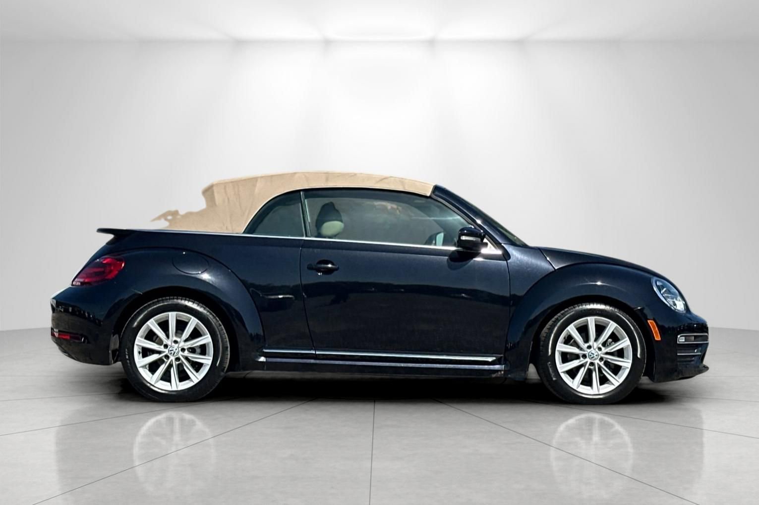 Used 2018 Volkswagen Beetle 2.0T S w/ Style & Comfort Package FWD image 2