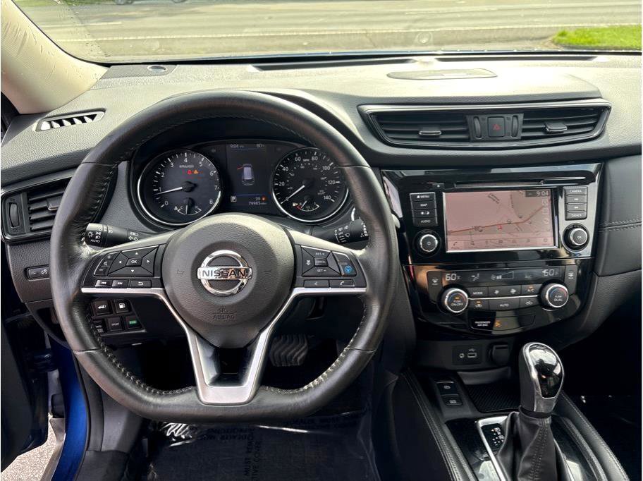 Used 2018 Nissan Rogue SL w/ Premium Package image 16
