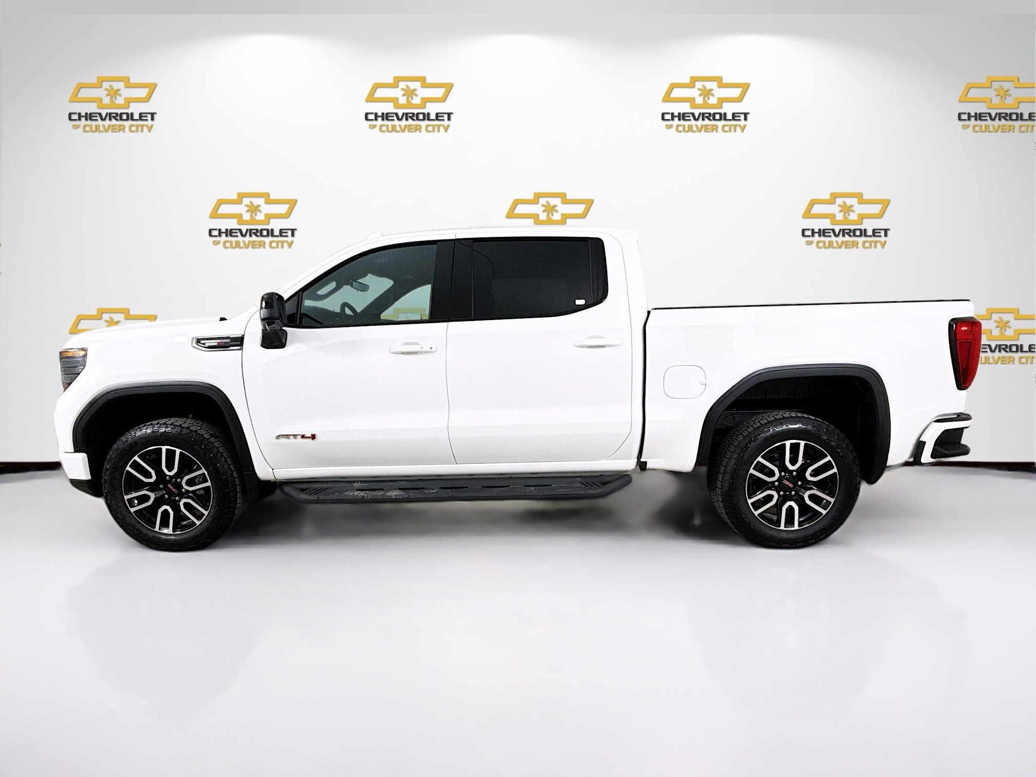 Used 2026 GMC Sierra 1500 AT4 w/ AT4 Premium Package AWD/4WD image 4