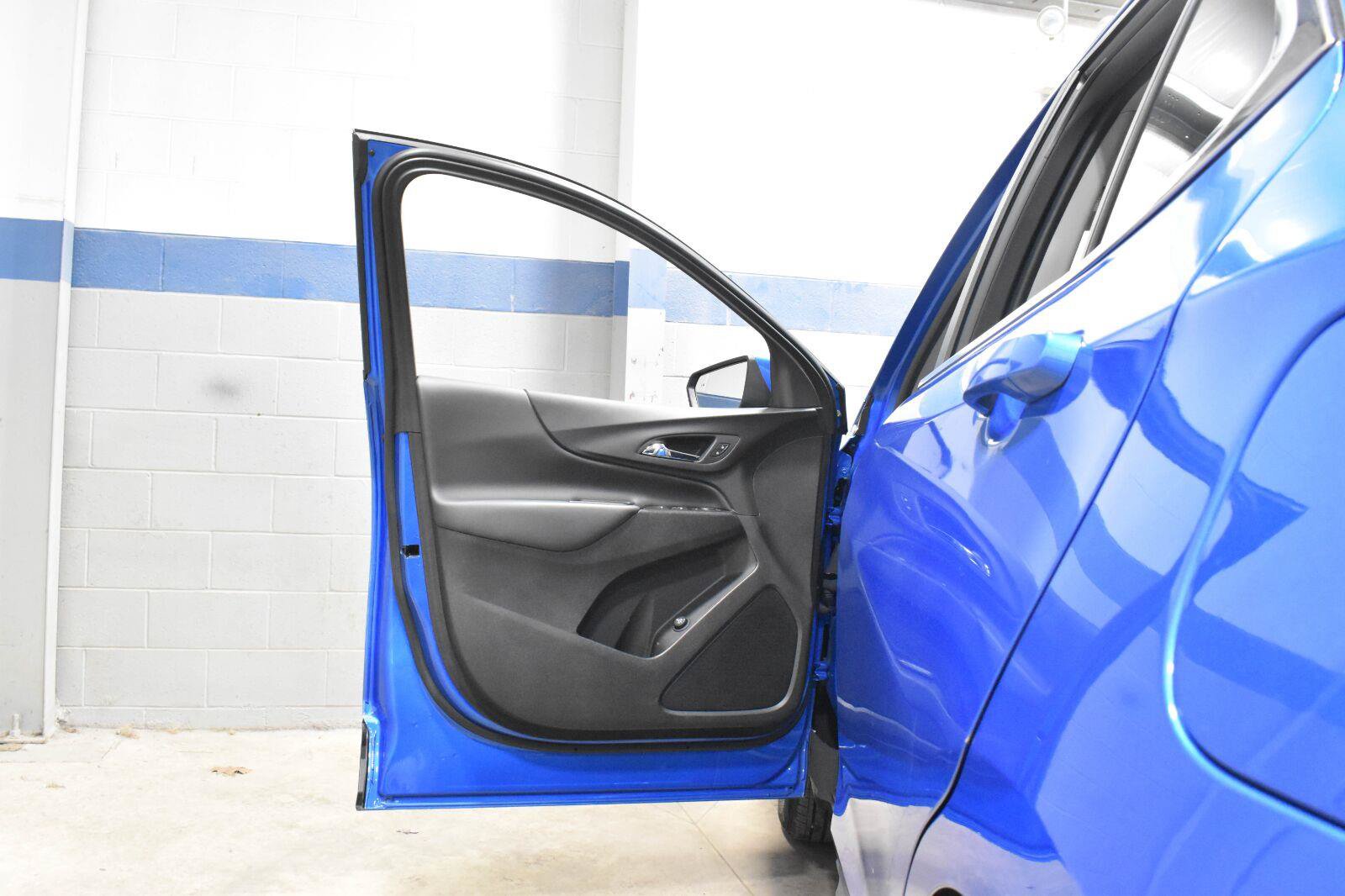 Used 2024 Chevrolet Equinox LT w/ LPO, Floor Liner Package FWD image 9