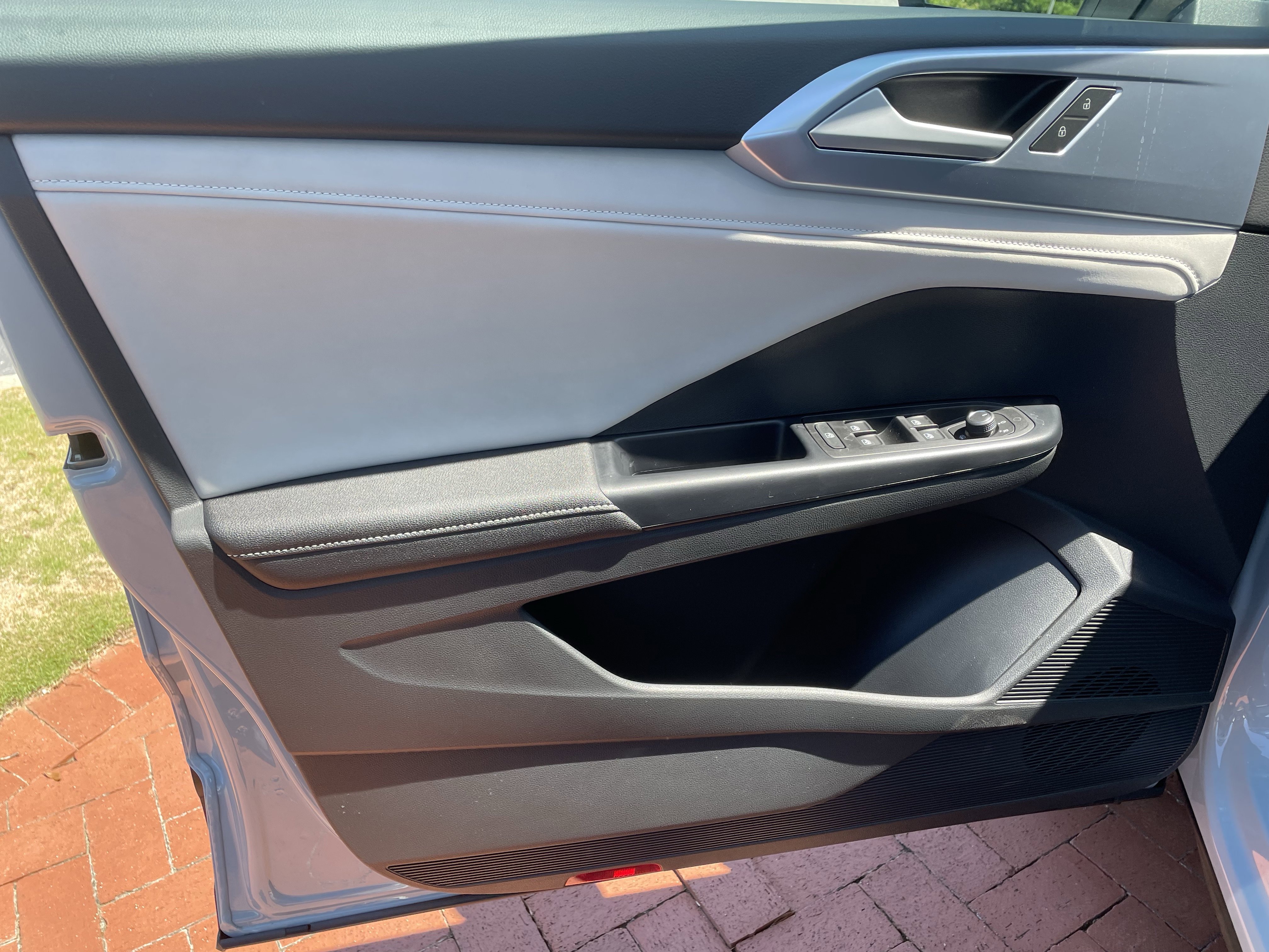 New 2026 Volkswagen Taos SE FWD image 13
