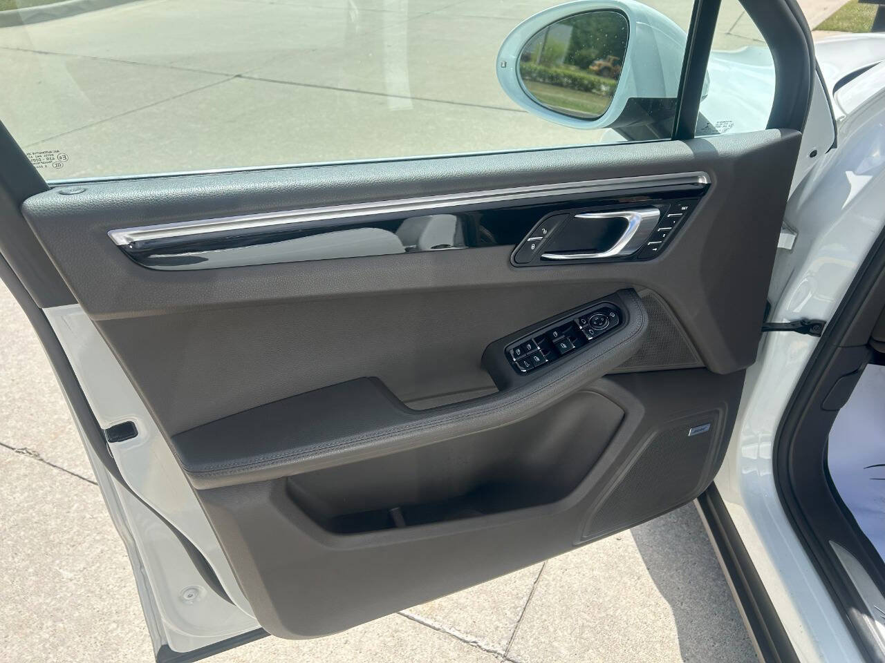 Used 2017 Porsche Macan S image 39