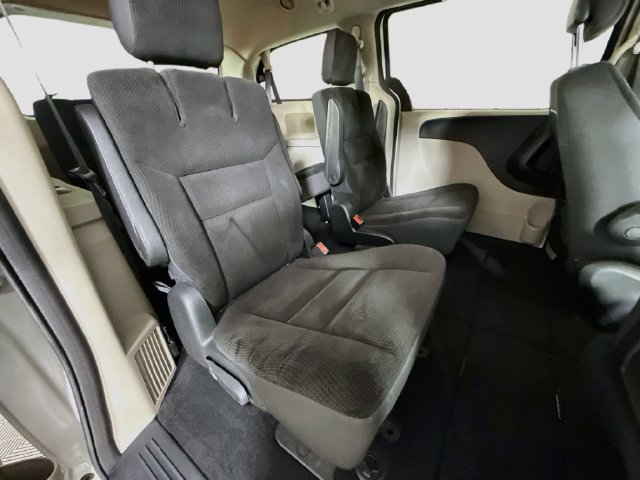 Used 2018 Dodge Grand Caravan SE w/ UConnect Hands-Free Group FWD image 25