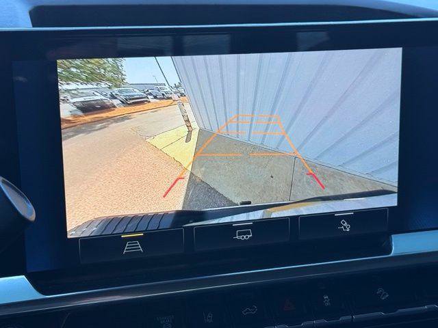 Used 2025 Chevrolet Silverado 2500 LT AWD/4WD image 14