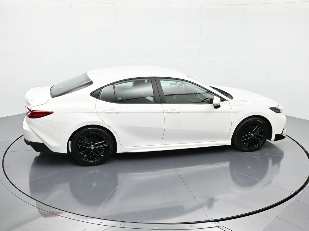 Used 2025 Toyota Camry SE image 30