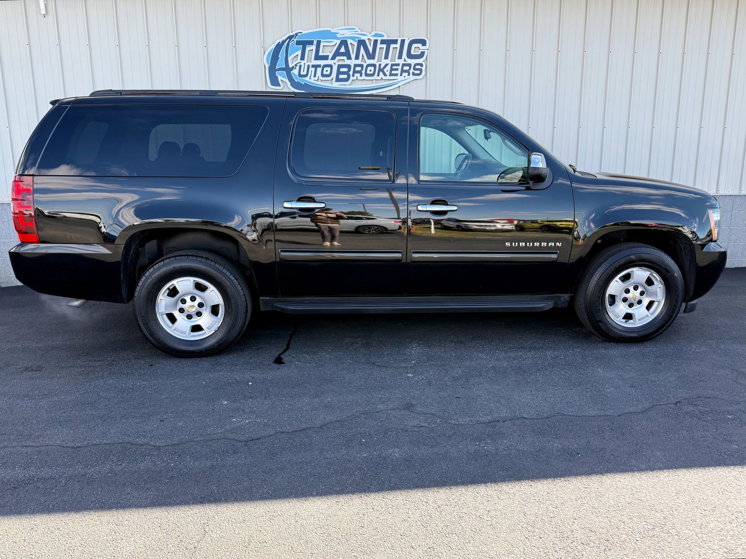 Used 2010 Chevrolet Suburban LS w/ Interior Plus Package AWD/4WD image 3