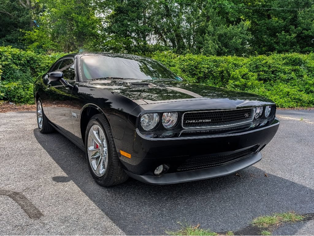 Used 2014 Dodge Challenger R/T RWD image 3
