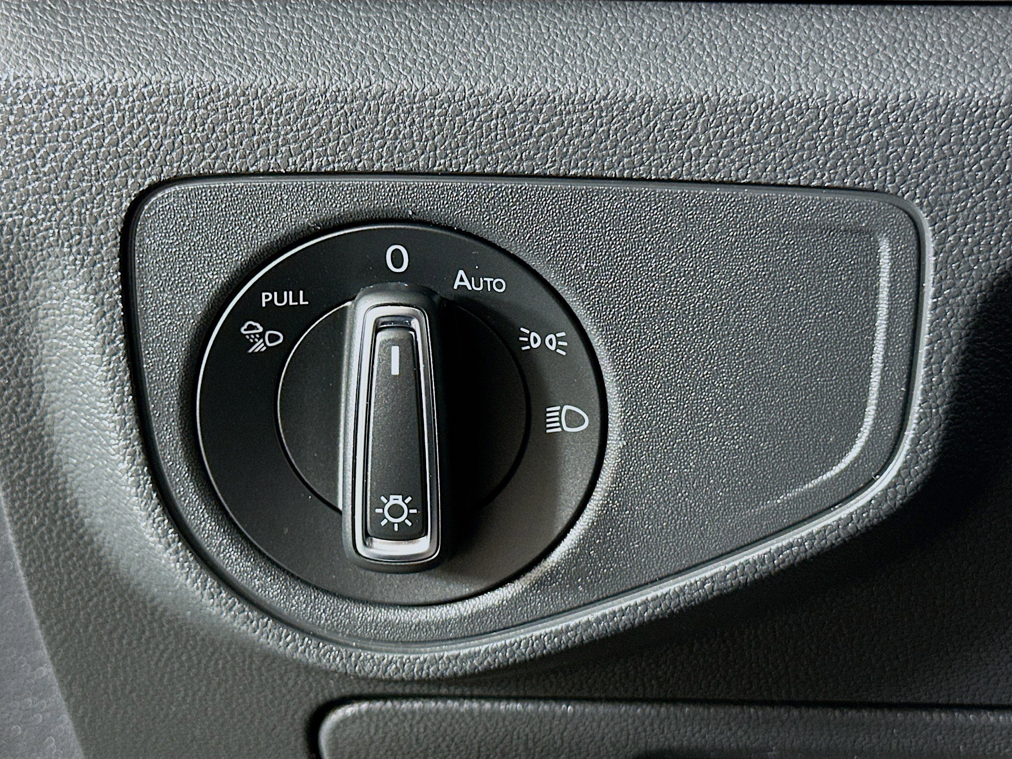 Used 2022 Volkswagen Atlas Cross Sport SE image 17