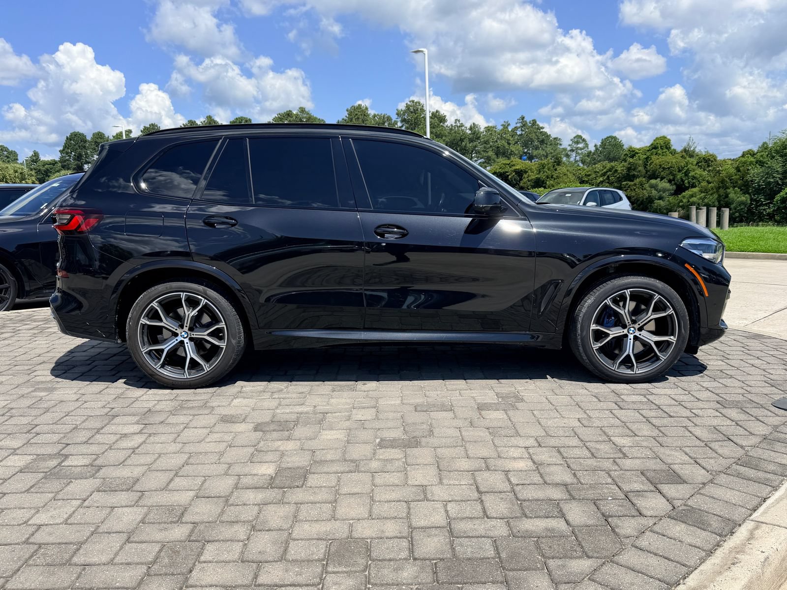 Used 2023 BMW X5 xDrive40i w/ M Sport Package AWD/4WD image 7