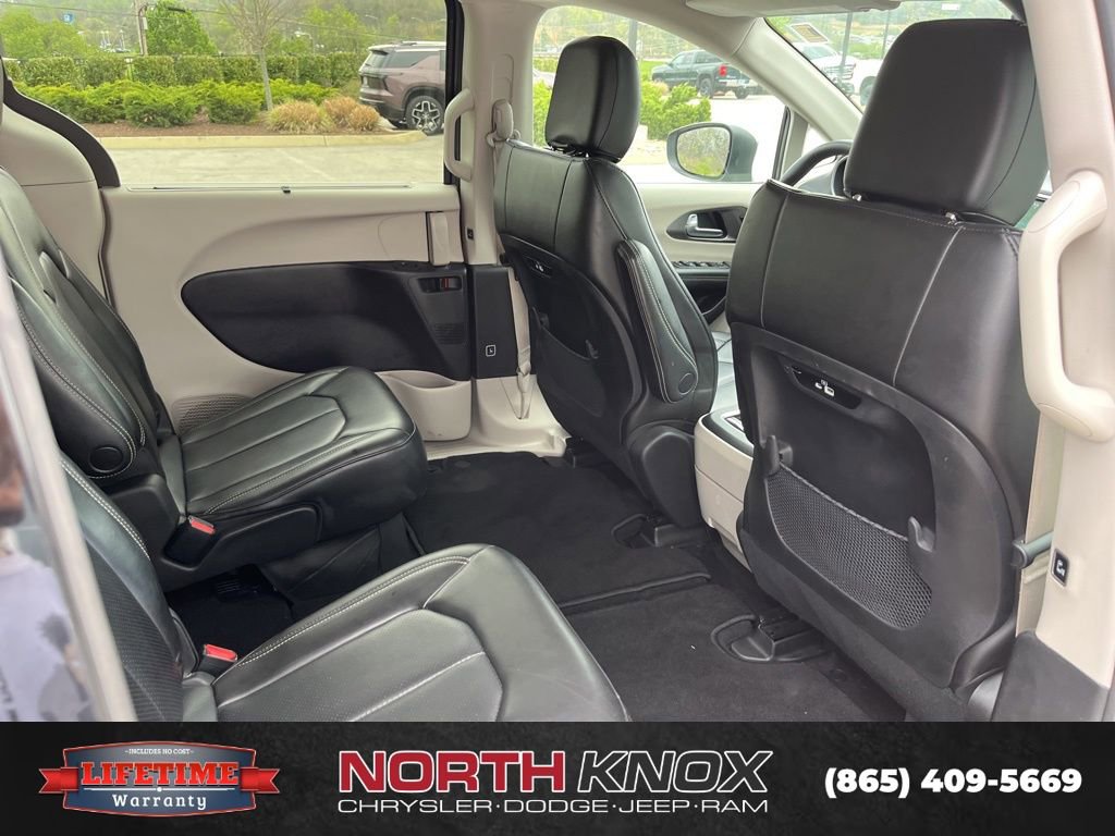 Used 2023 Chrysler Pacifica Touring-L image 23