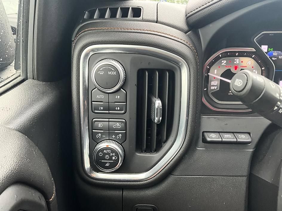 Used 2021 GMC Sierra 1500 AT4 w/ AT4 Premium Package AWD/4WD image 18