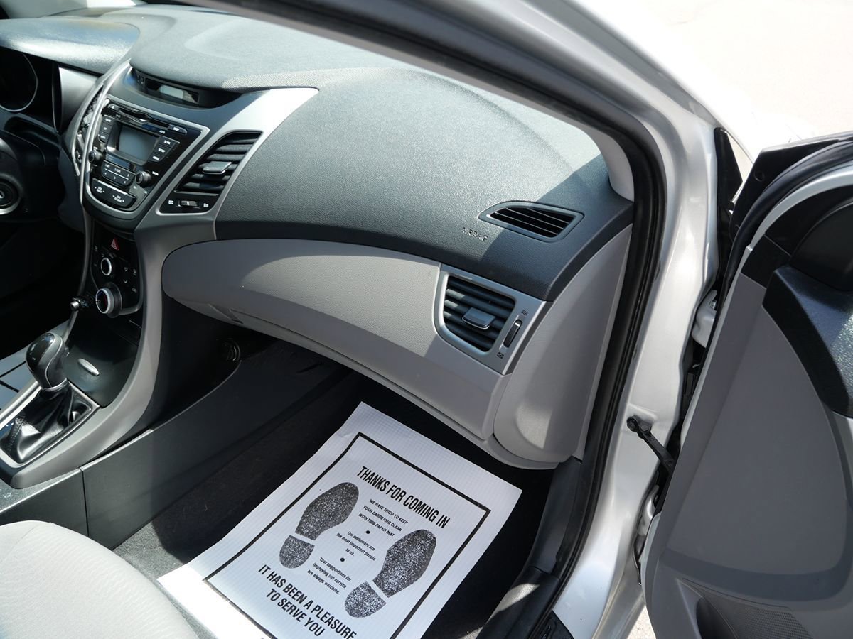 Used 2015 Hyundai Elantra SE FWD image 28