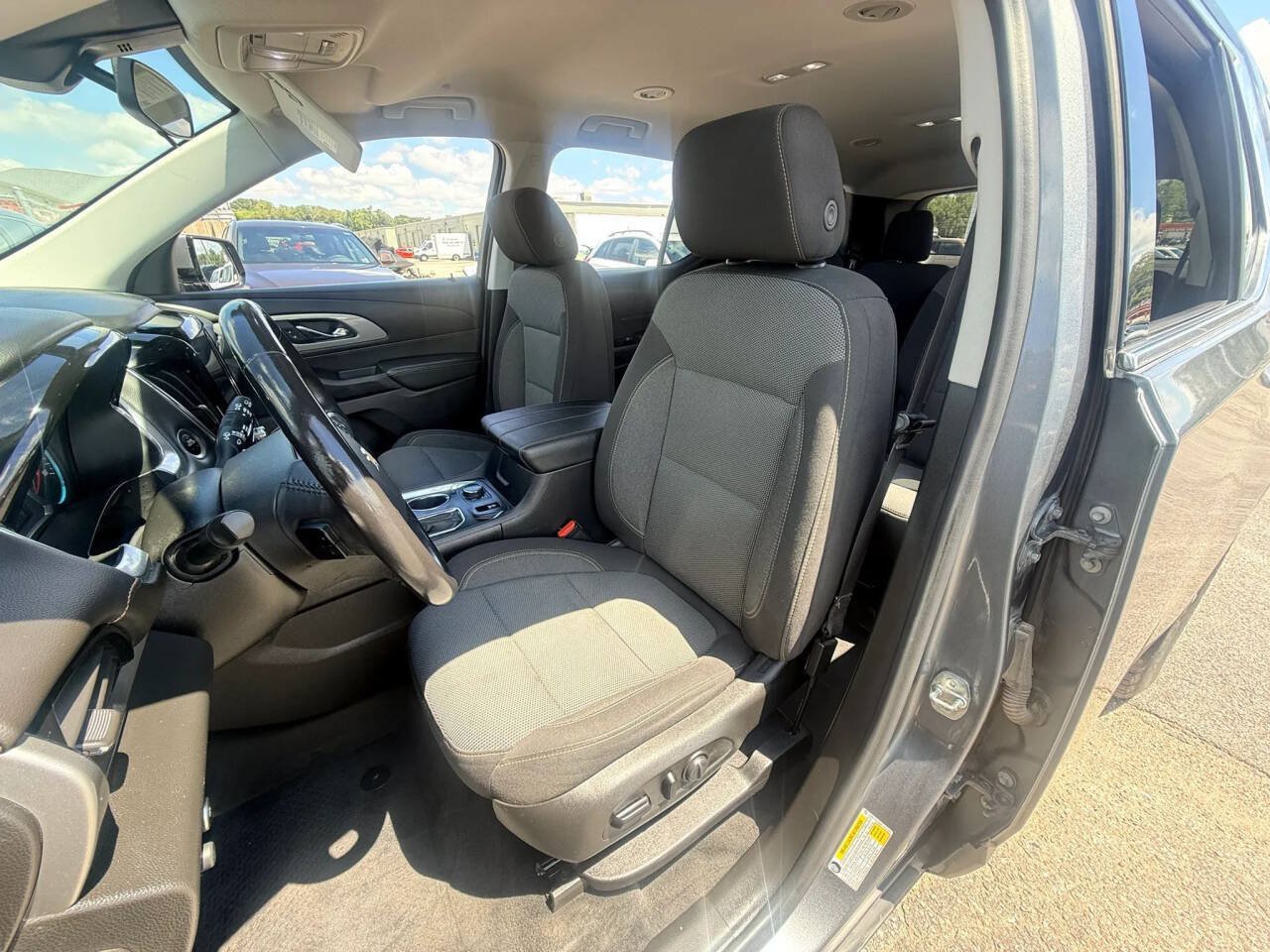Used 2020 Chevrolet Traverse LT w/ Driver Confidence II Package AWD/4WD image 14