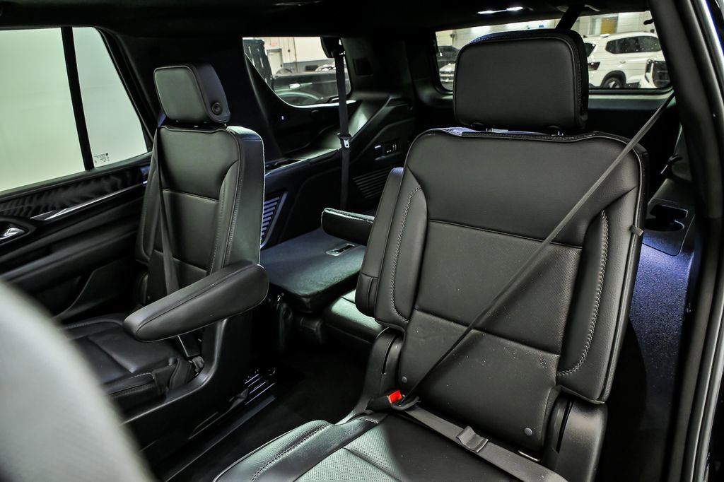 Used 2021 GMC Yukon Denali w/ Denali Premium Package AWD/4WD image 16