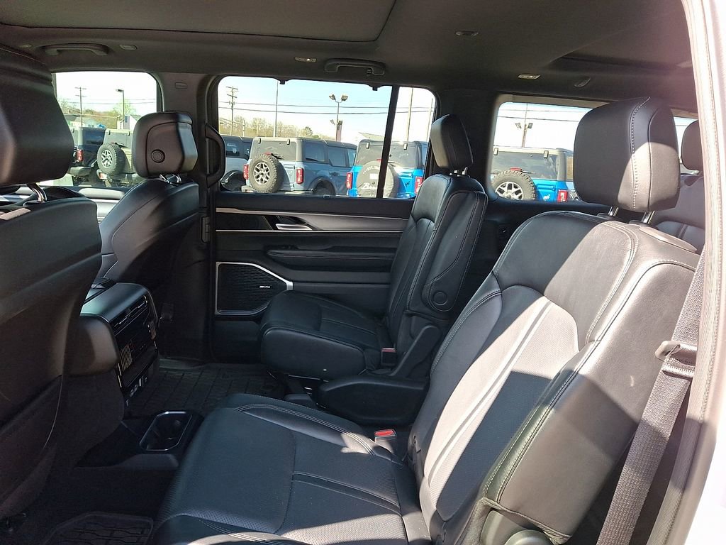 Used 2024 Jeep Wagoneer Series II w/ Convenience Group I image 11