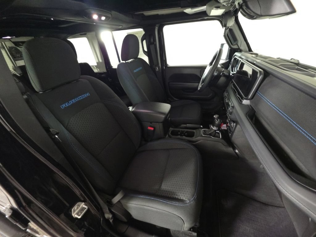 Certified 2025 Jeep Wrangler Unlimited Rubicon 4xe w/ Convenience Group AWD/4WD image 35
