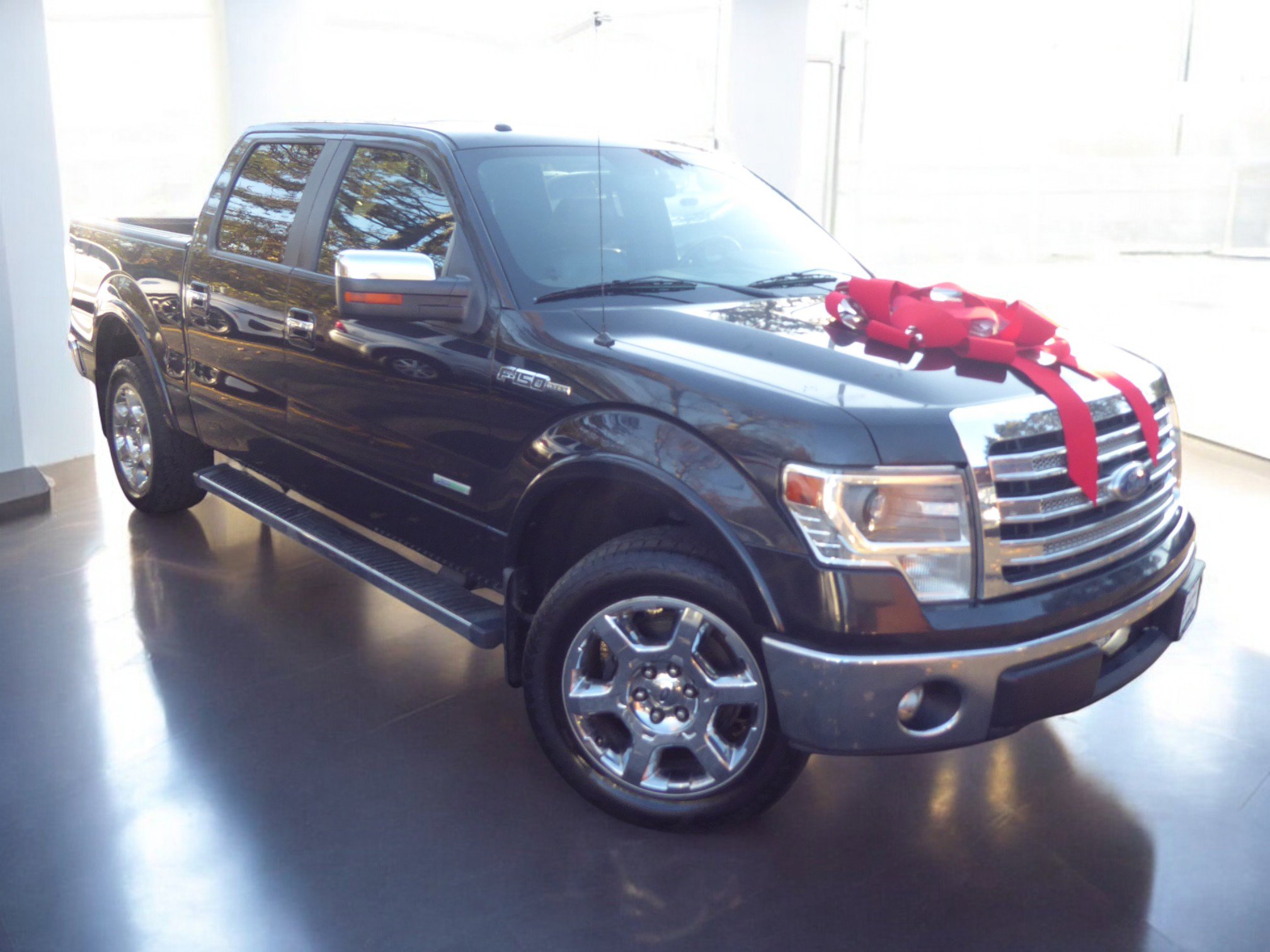 Used 2013 Ford F150 Lariat w/ Luxury Equipment Group image 2