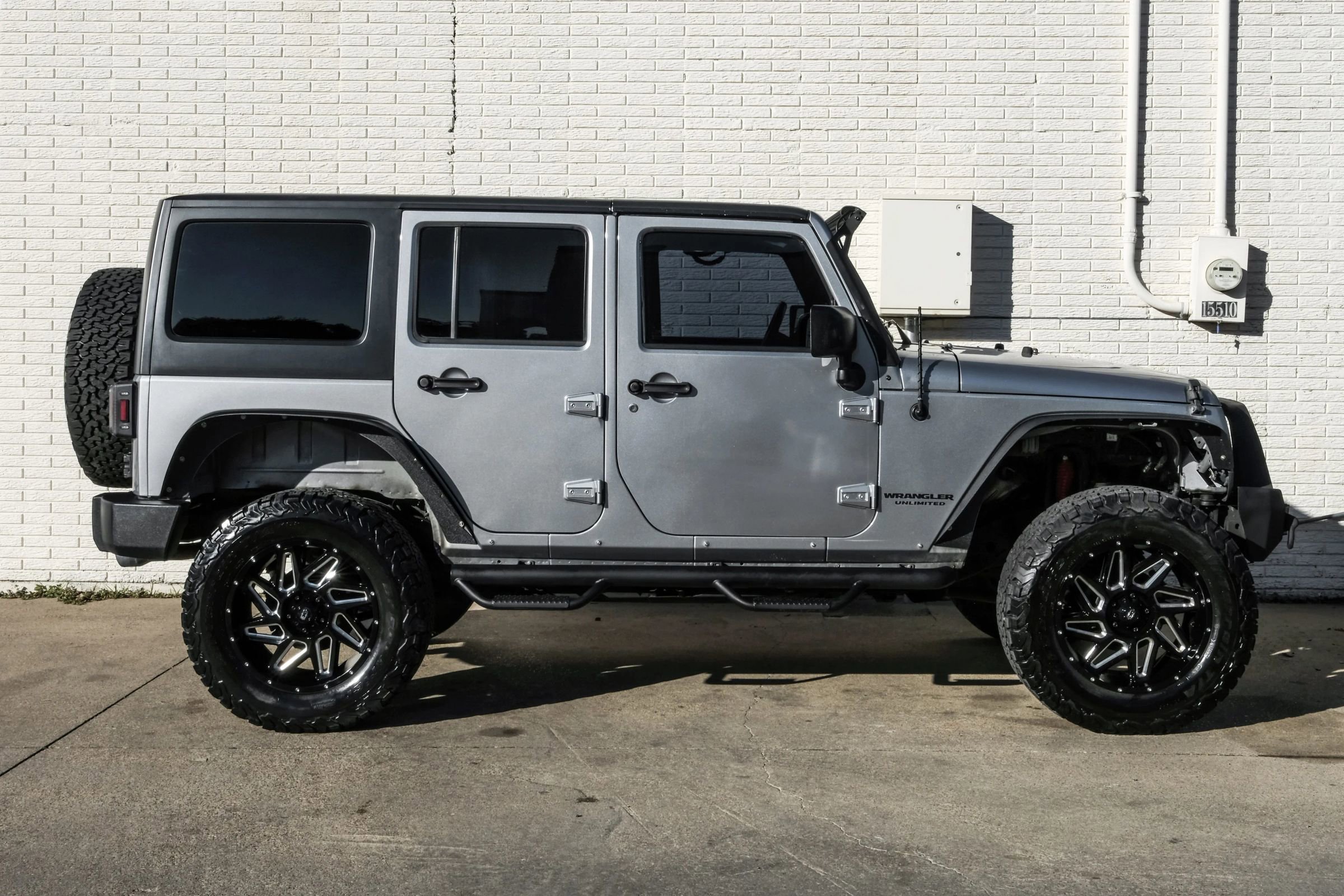 Used 2014 Jeep Wrangler Unlimited Rubicon w/ Max Tow Package image 6