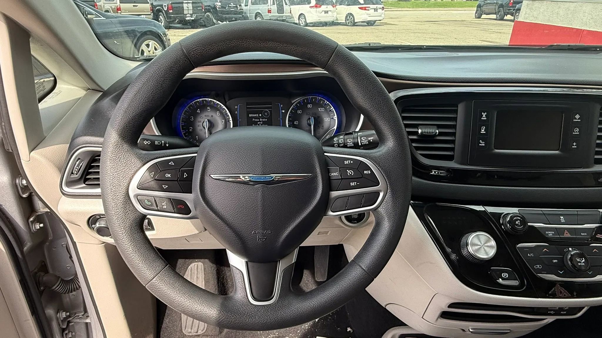 Used 2017 Chrysler Pacifica LX image 15