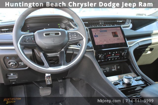 Used 2023 Jeep Grand Cherokee Trailhawk image 16