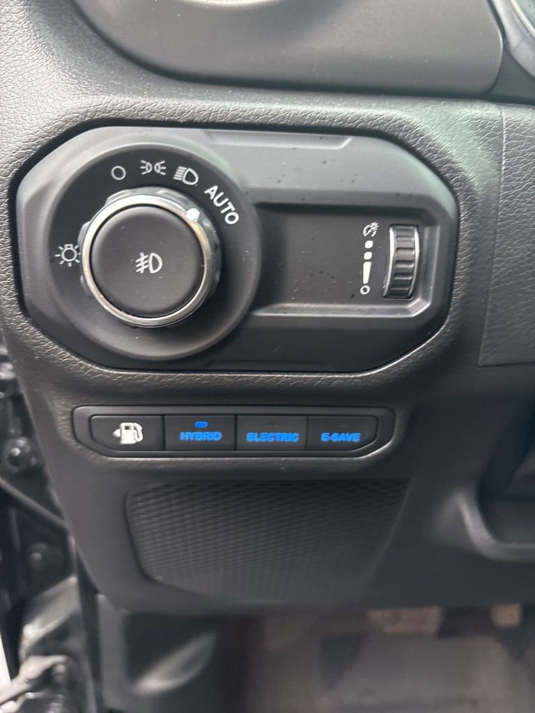 Used 2023 Jeep Wrangler Unlimited w/ Cold Weather Group image 31