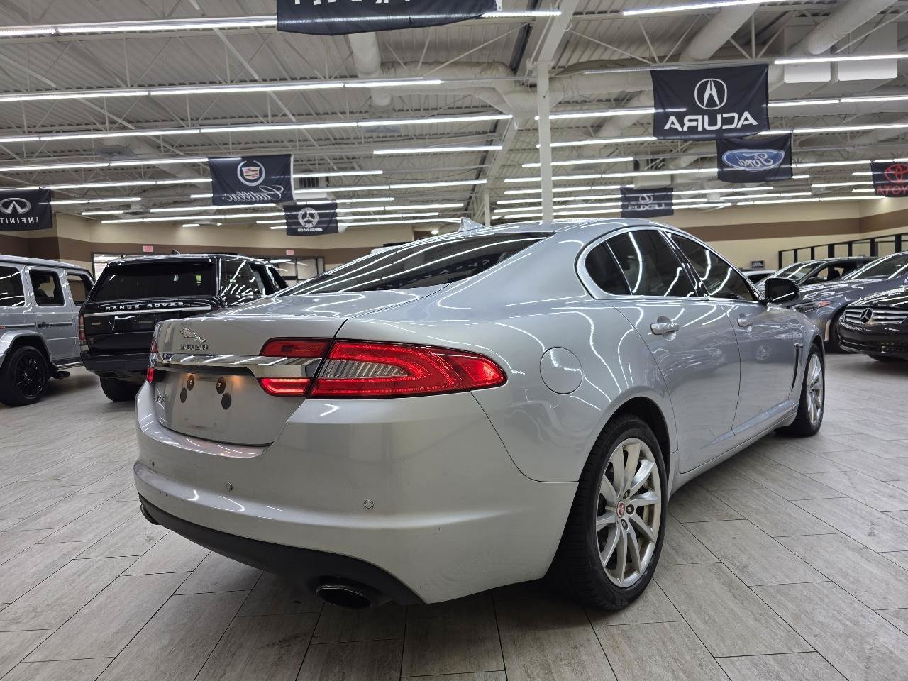 Used 2014 Jaguar XF RWD image 6