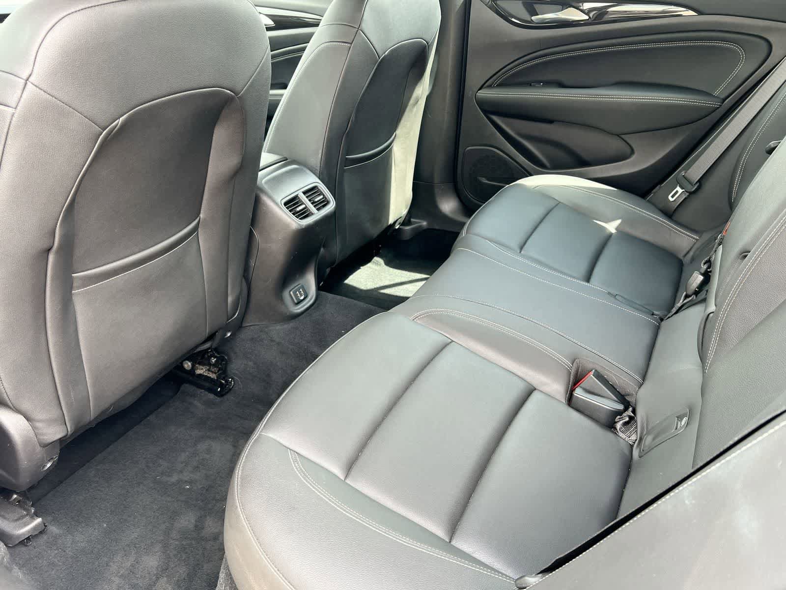 Used 2018 Buick Regal Essence w/ Driver Confidence Package #1 AWD/4WD image 18