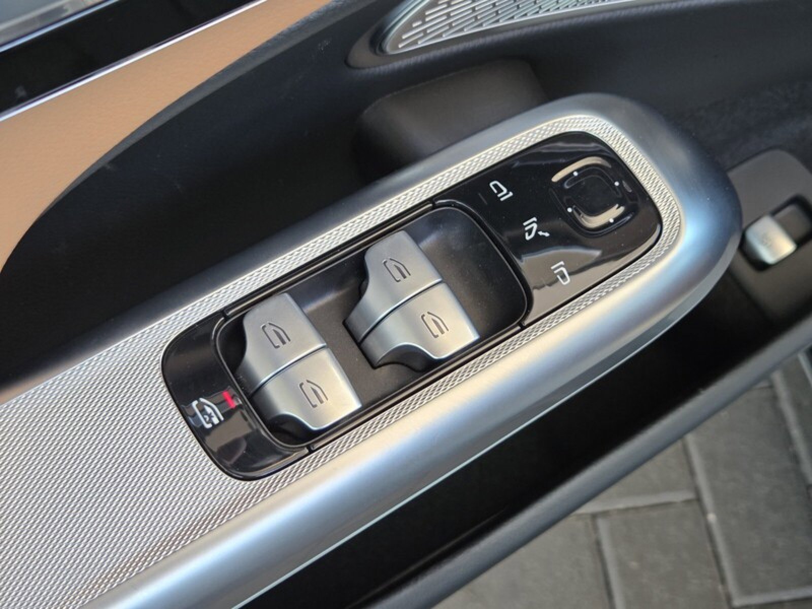 Certified 2024 Mercedes-Benz E 350 4MATIC Sedan w/ MBUS Superscreen Package image 25