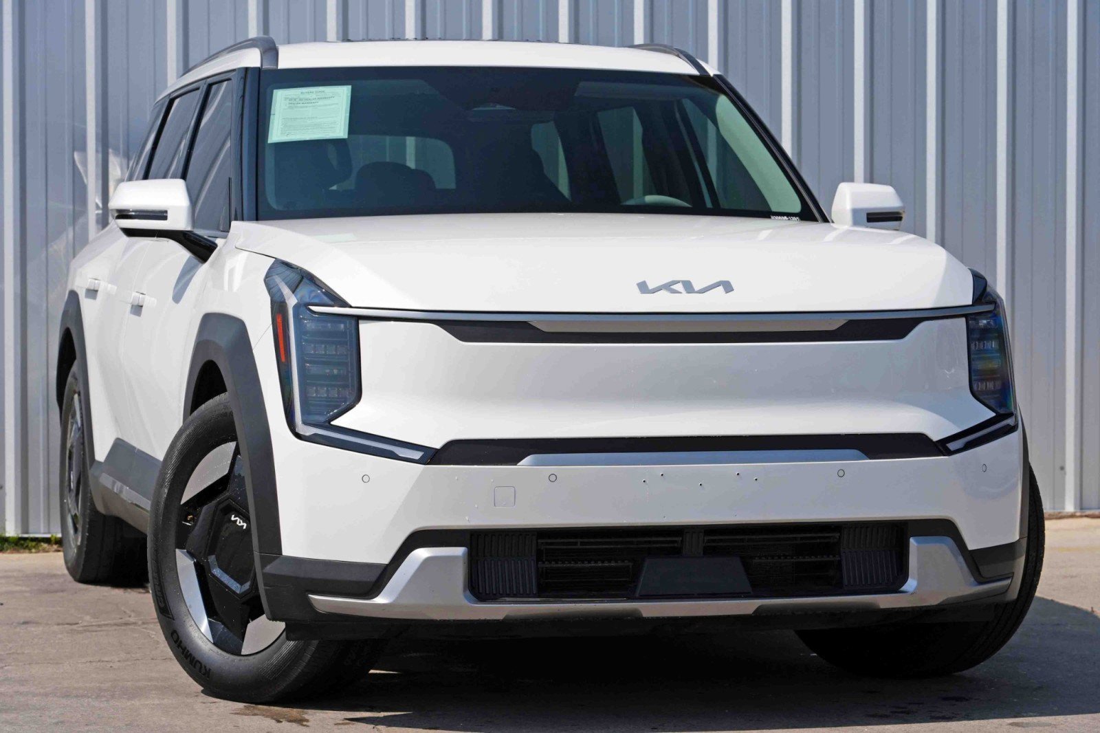 Used 2024 Kia EV9 Wind image 2