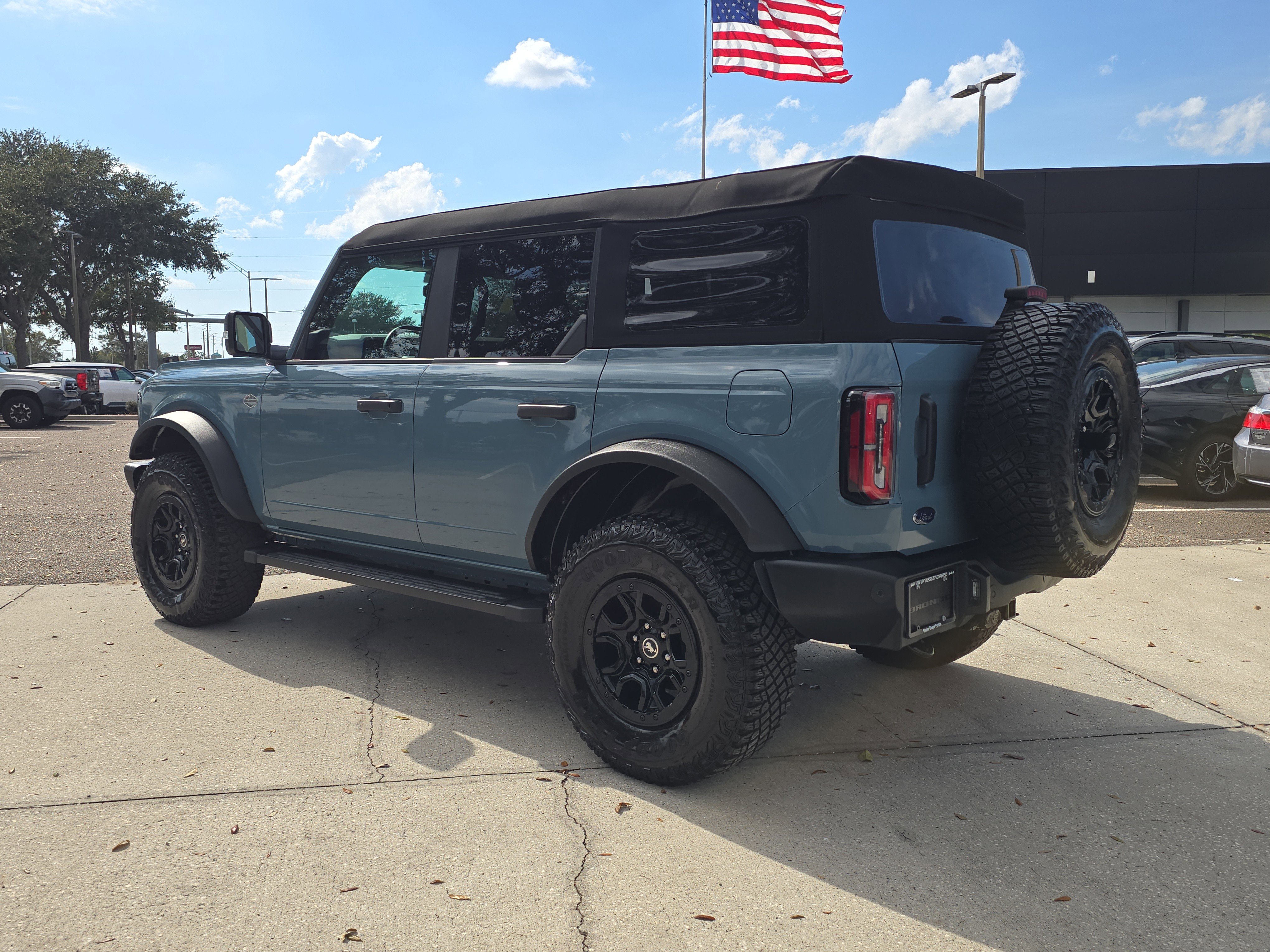 Used 2023 Ford Bronco Wildtrak image 6