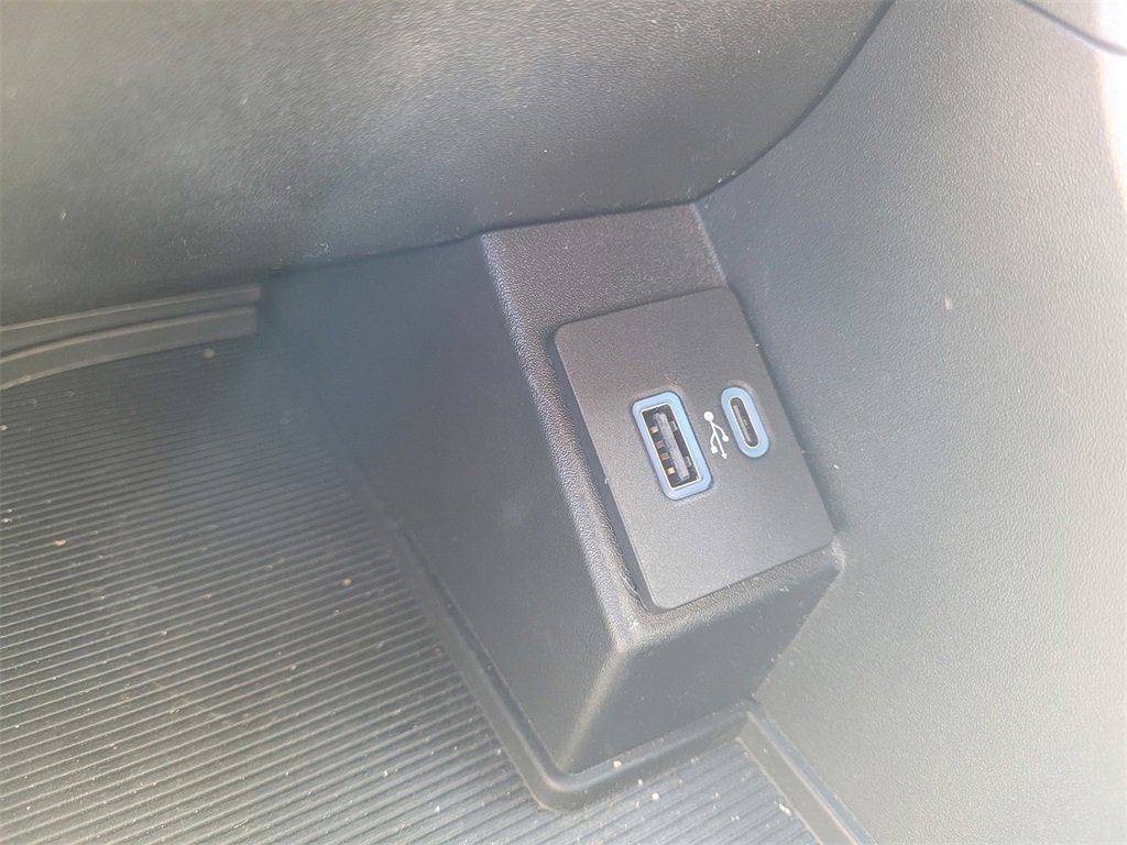 Used 2022 Ford Edge ST image 21