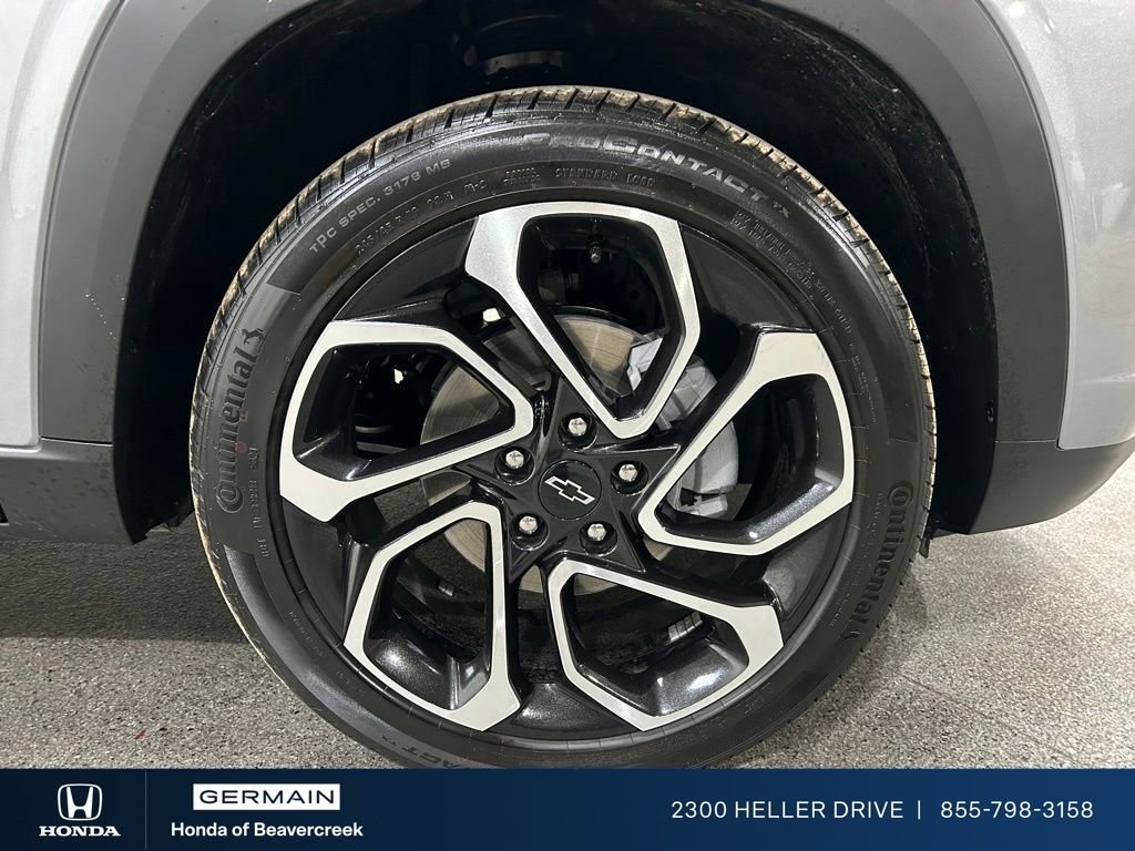 Used 2025 Chevrolet Trax RS w/ Sunroof Package FWD image 29