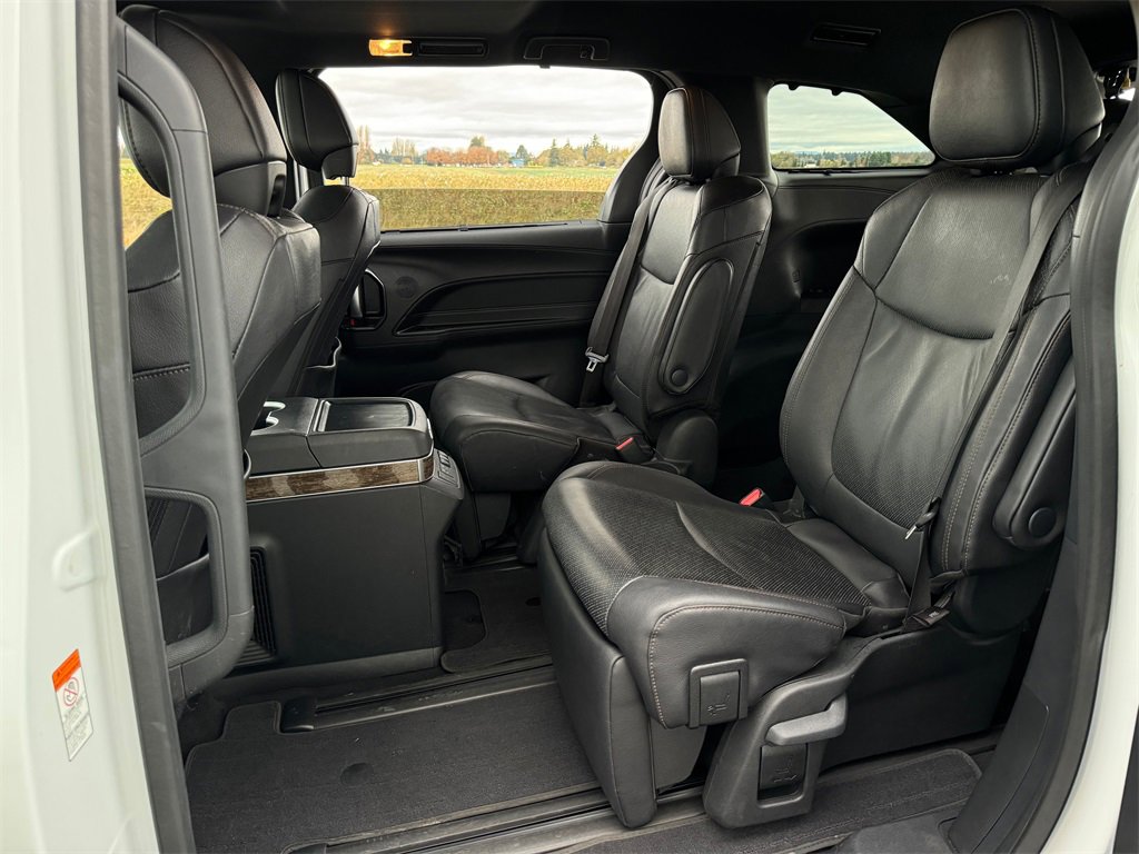 Certified 2025 Toyota Sienna Platinum image 25
