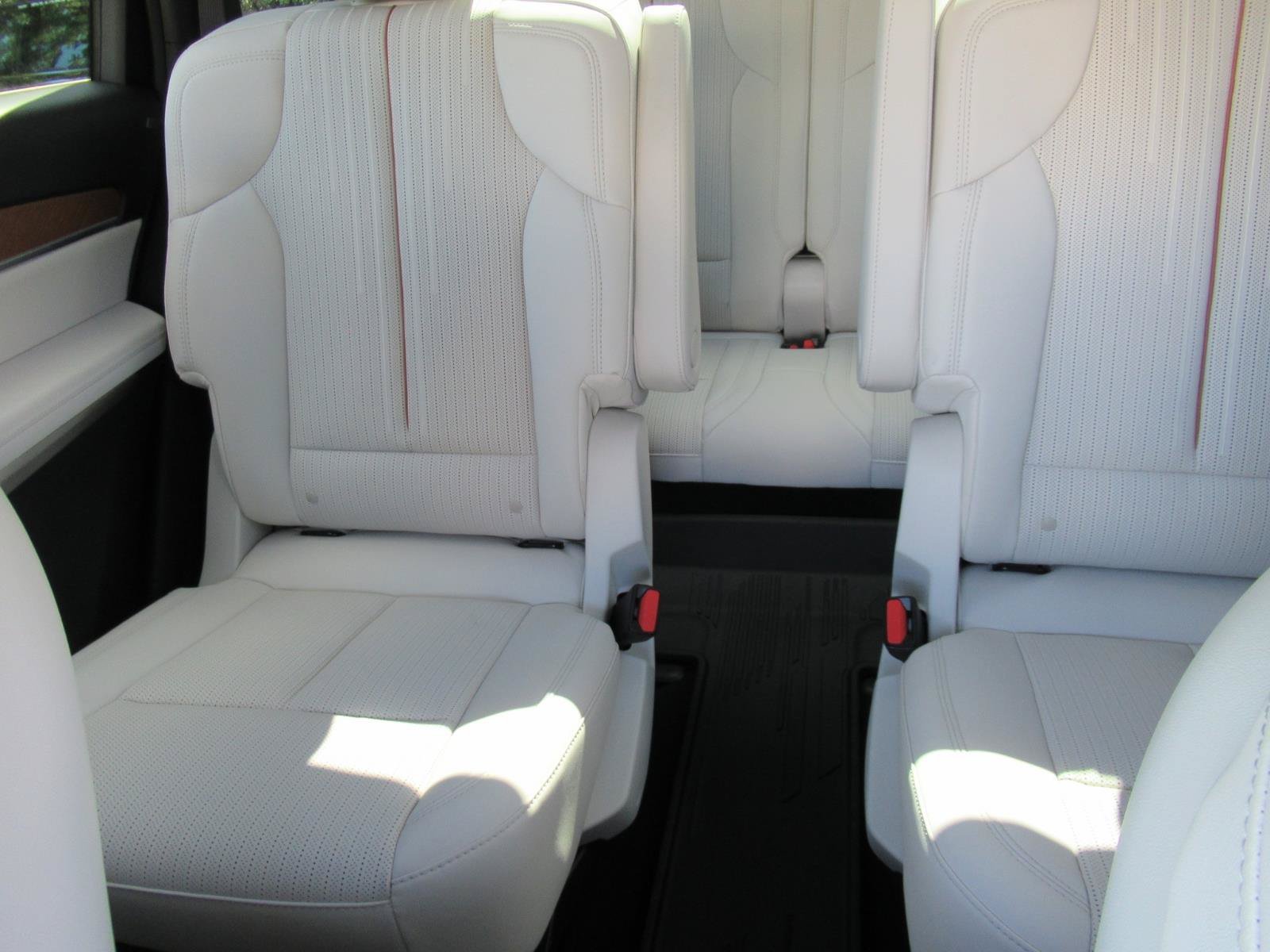 New 2027 Cadillac Vistiq Sport AWD/4WD image 37
