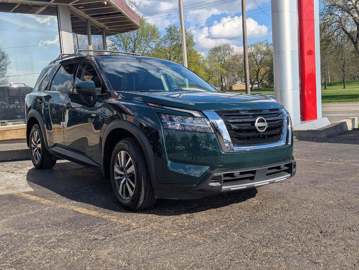 Used 2024 Nissan Pathfinder SL