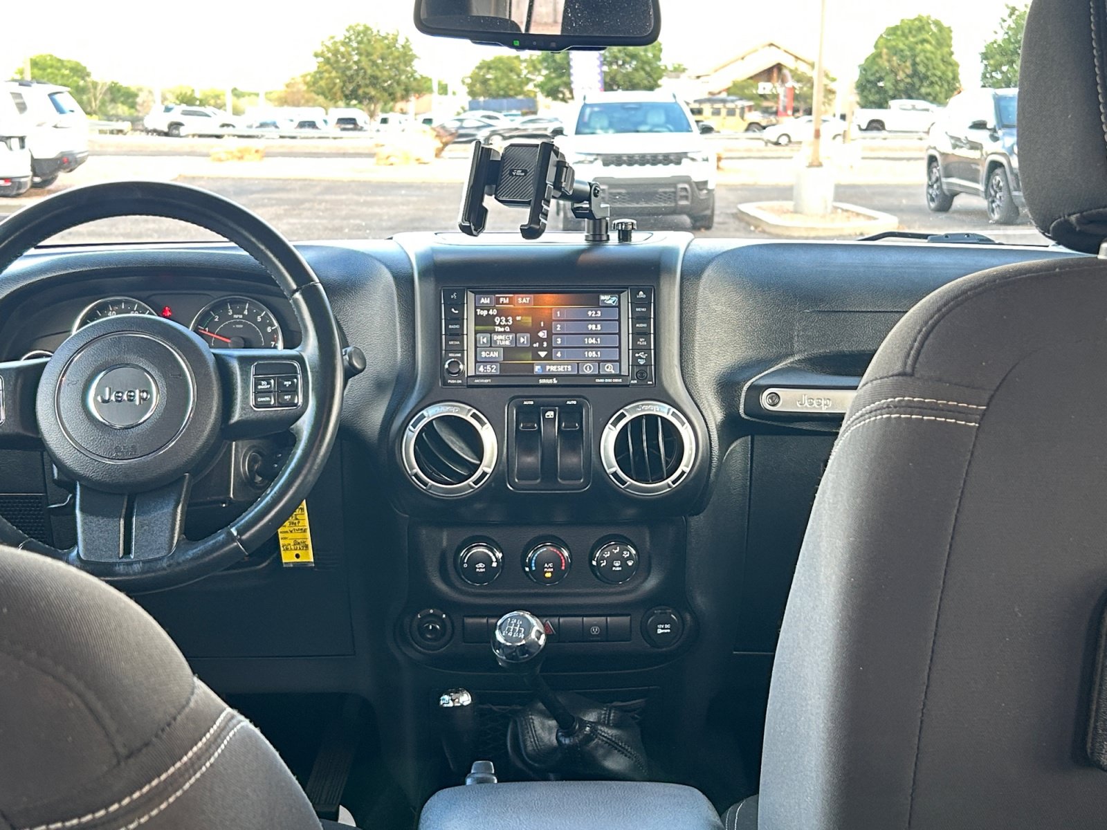 Used 2016 Jeep Wrangler Sahara w/ Connectivity Group AWD/4WD image 20