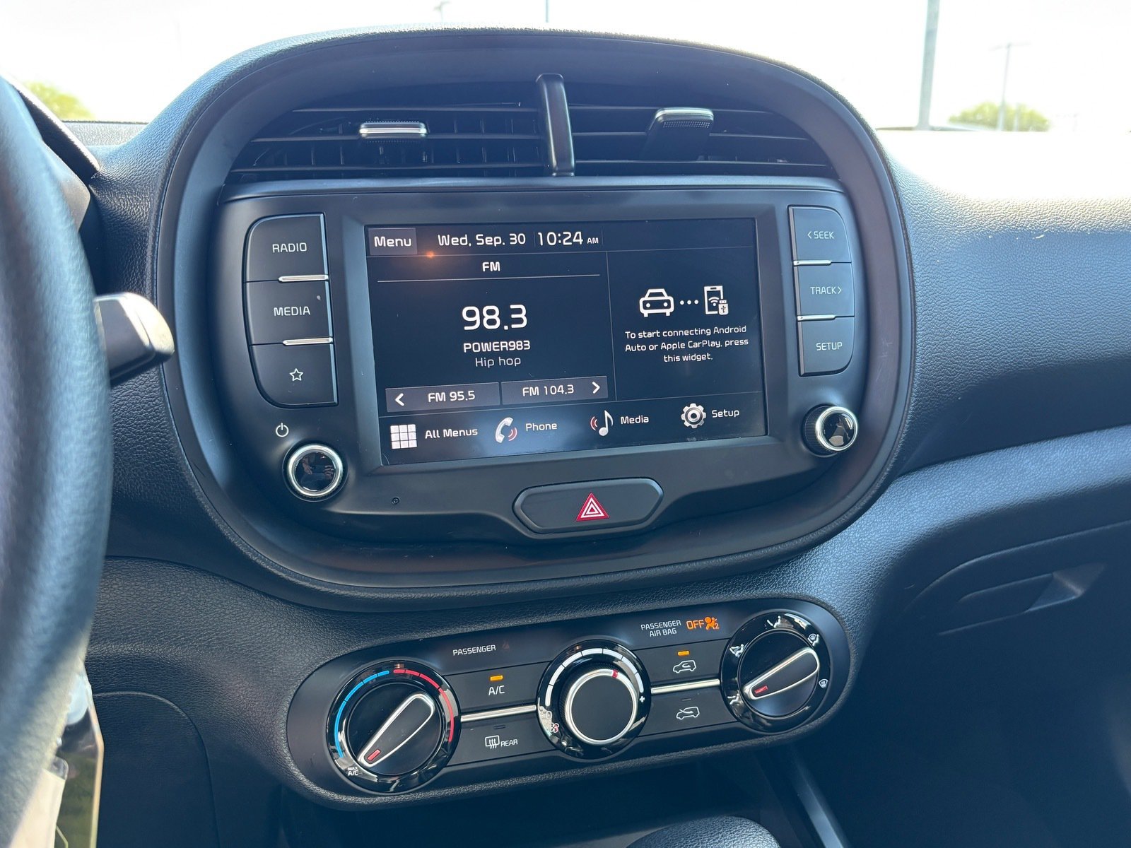 Used 2025 Kia Soul LX w/ LX Technology Package FWD image 14