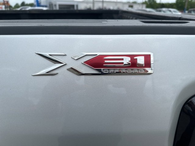 Used 2023 GMC Sierra 3500 SLT w/ SLT Preferred Package image 11