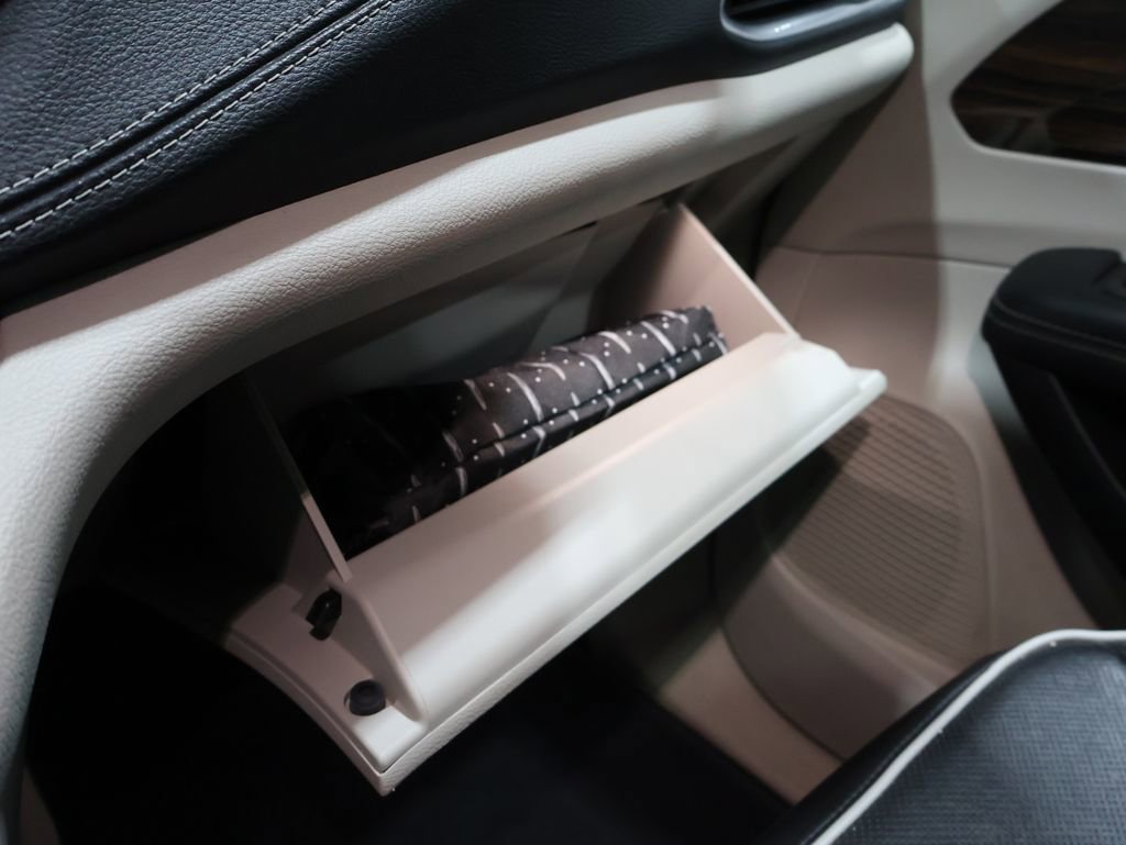 Certified 2023 Chrysler Pacifica Limited image 32