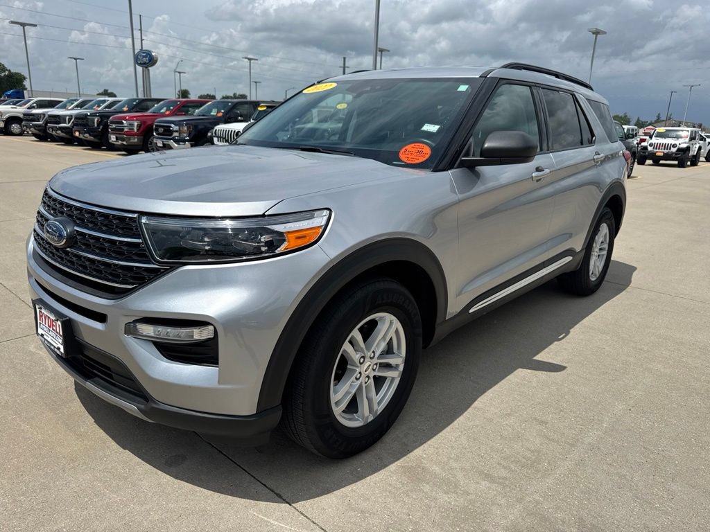 Used 2022 Ford Explorer XLT w/ Equipment Group 202A AWD/4WD image 25